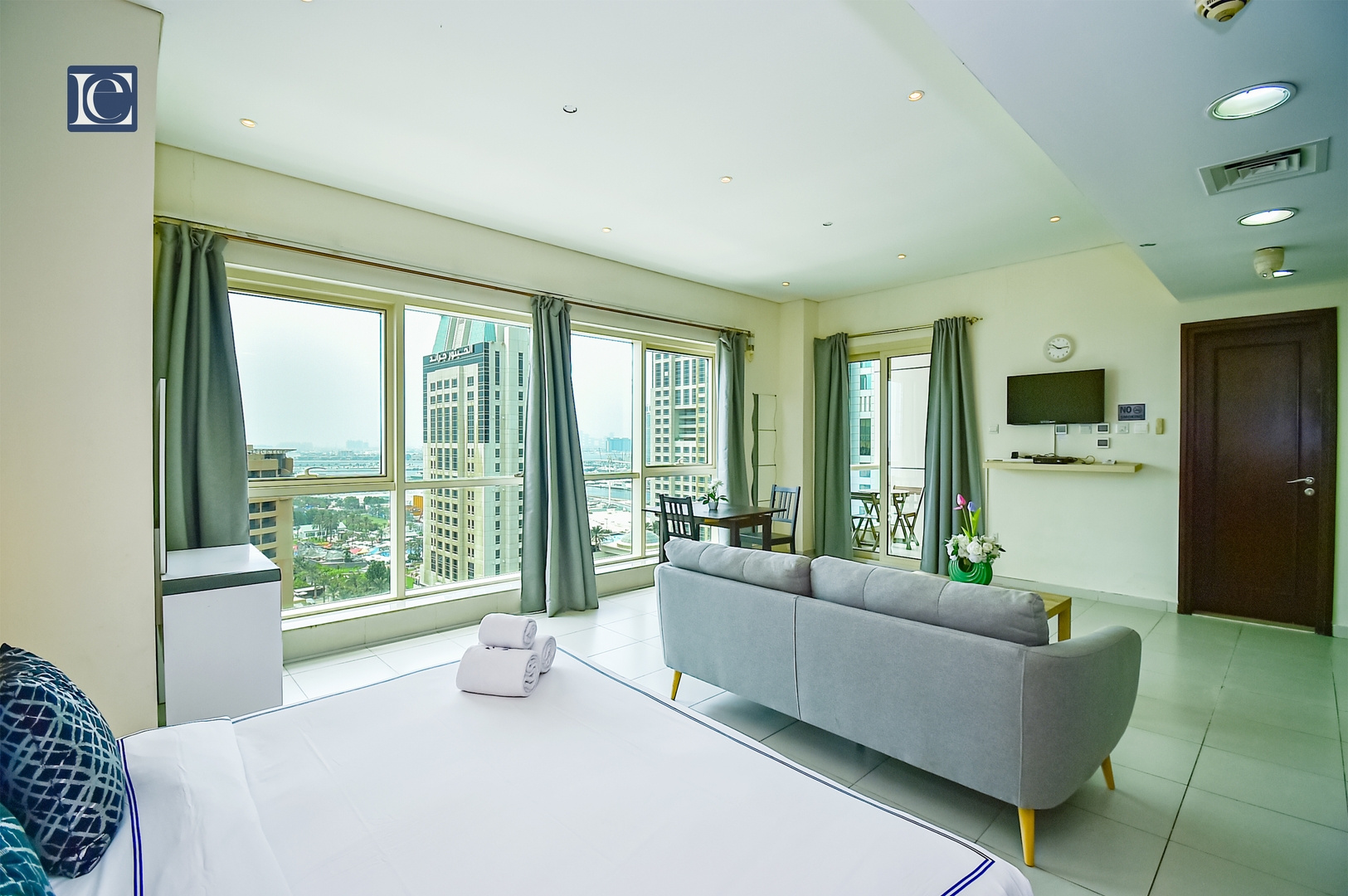 Sea view Apt with balcony in Royal Oceanic Marina 9 Vacation Homes