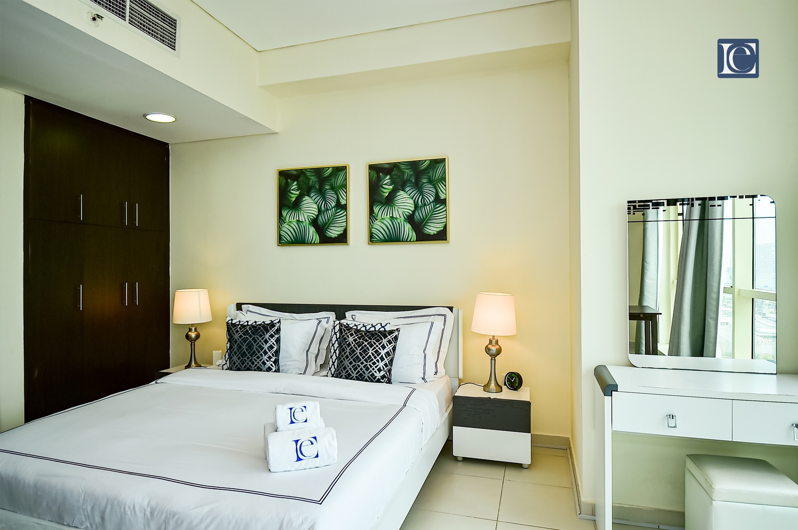 Sea view Apt with balcony in Royal Oceanic Marina 7 Vacation Homes