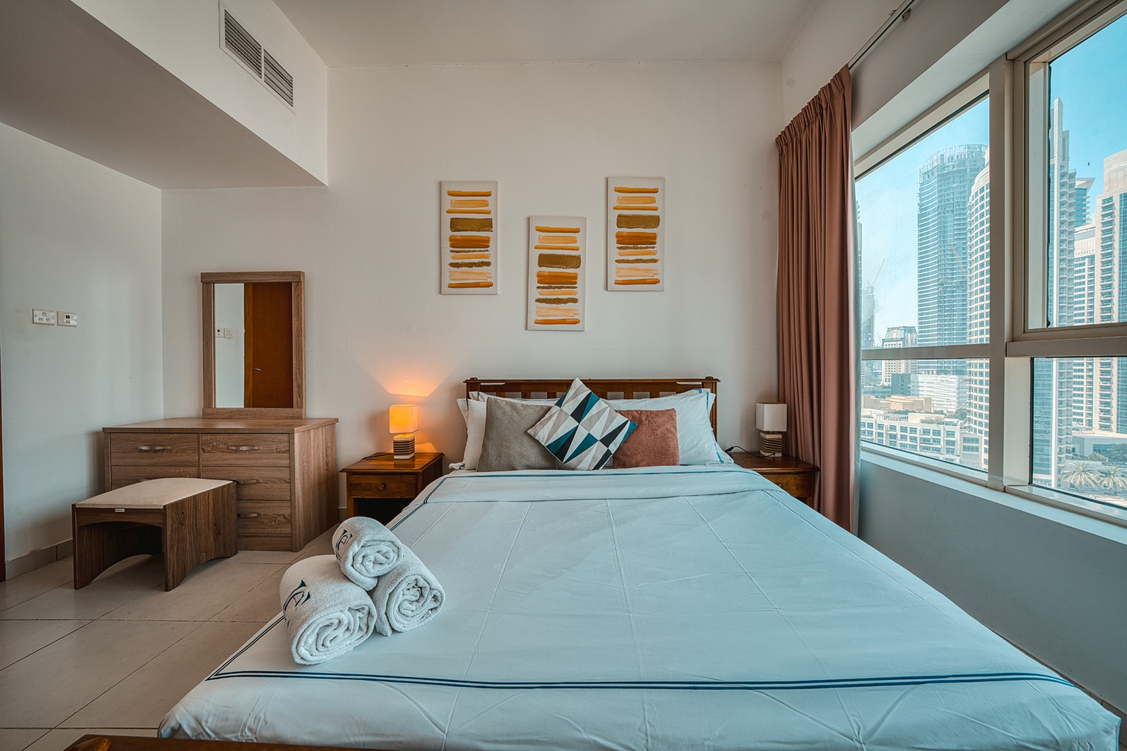 MVT - 1BR with Balcony & Stunning Marina View. 13 Vacation Homes