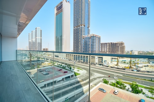 Stylish 1Bedroom Apt with Balcony in Medore JLT 20 Luxury Escapes