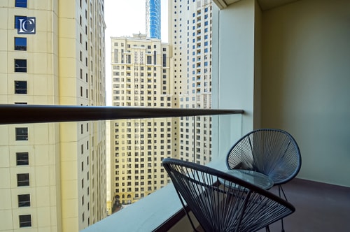 Spacious 3-Bedroom Apartment with Maid’s Room in JBR –Partial Lake View 28 Luxury Escapes