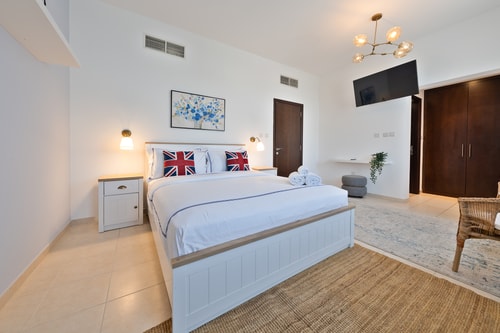 Luxury Short-Term Stay 2BHK + Maid Arabian Ranches 17 Vacation Homes