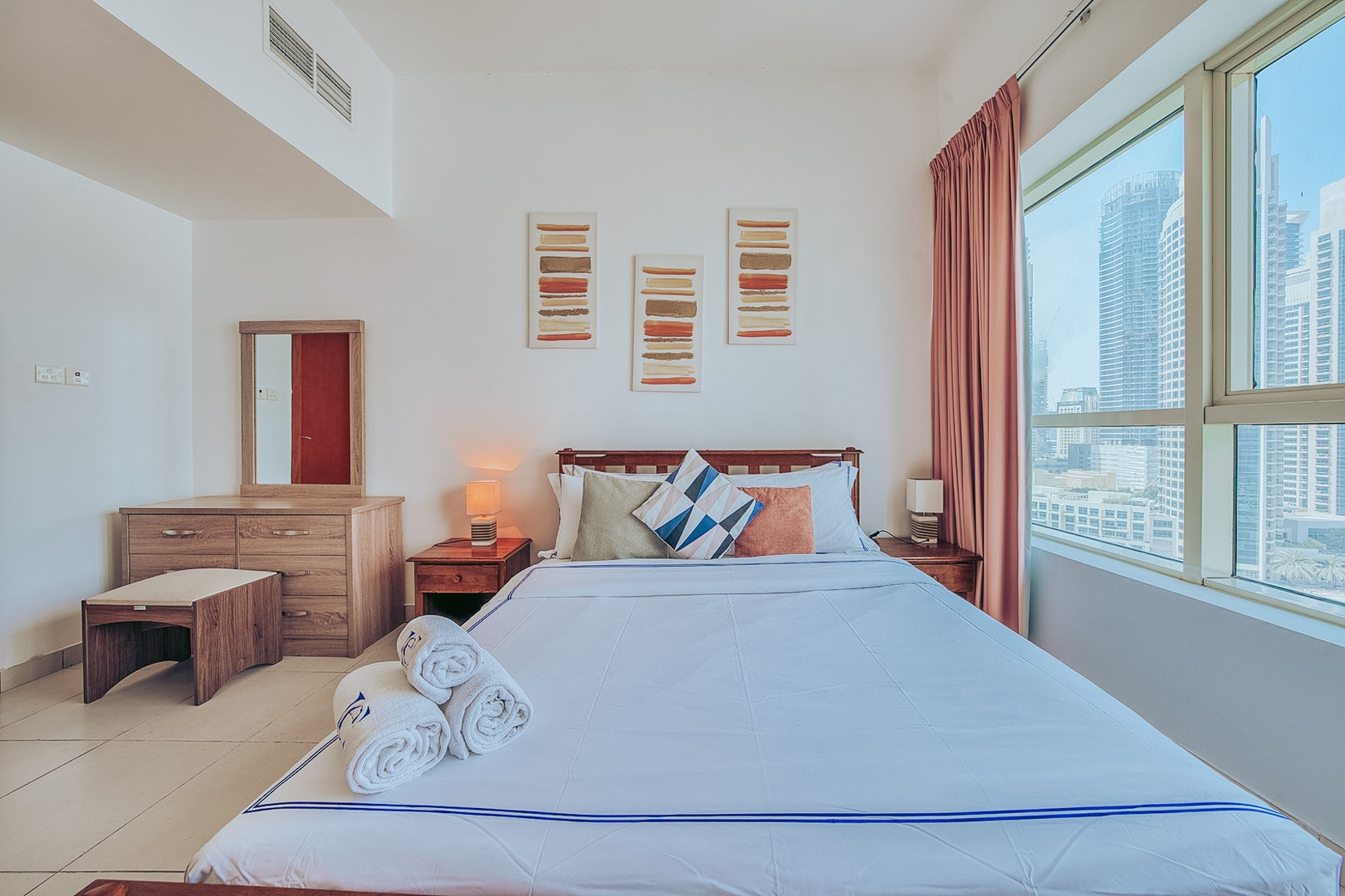 MVT - 1BR with Balcony & Stunning Marina View. 14 Vacation Homes