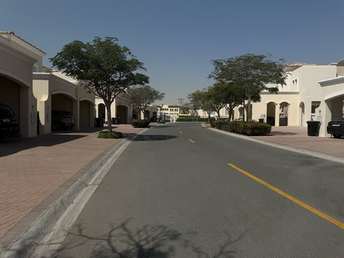 Luxury Short-Term Stay 2BHK + Maid Arabian Ranches 38 Vacation Homes