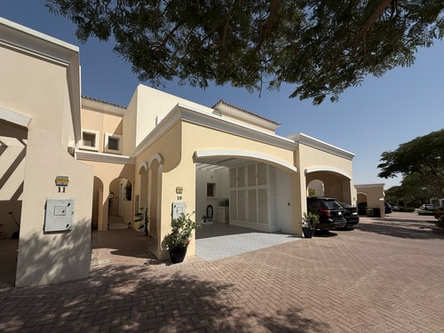 Luxury Short-Term Stay 2BHK + Maid Arabian Ranches 37 Vacation Homes