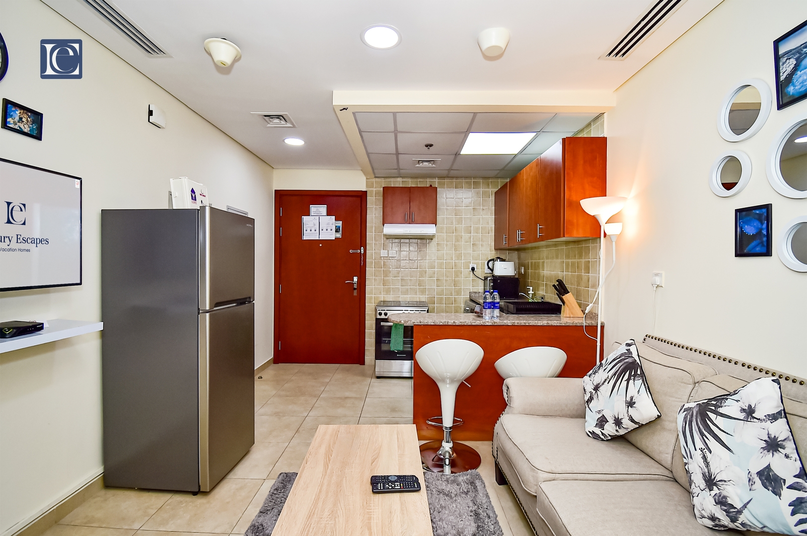 Budget Studio in Dubai Gate 2 JLT - Near Metro 3 Vacation Homes