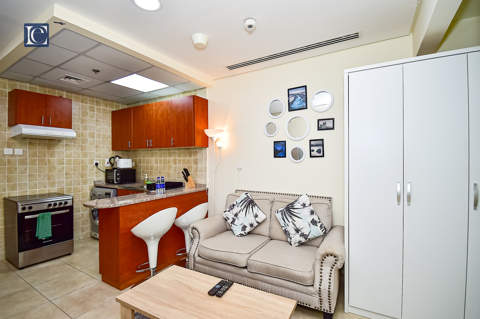 Budget Studio in Dubai Gate 2 JLT - Near Metro 4 Vacation Homes