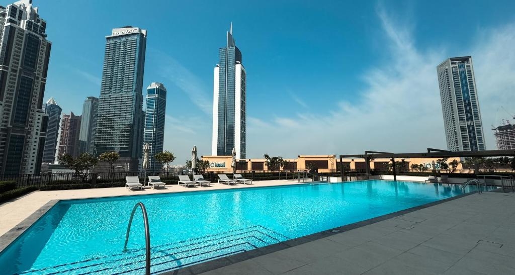 Elegant 2BR Getaway with Balcony in Burj Crown 19 Vacation Homes