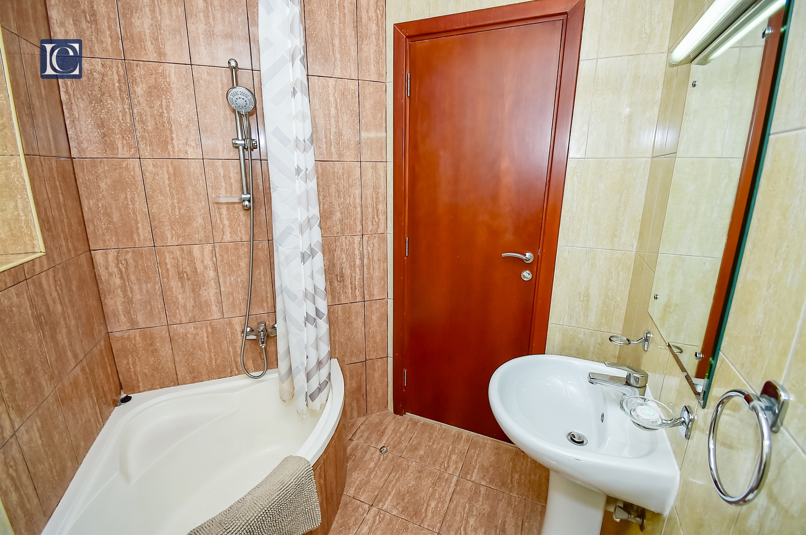 Budget Studio in Dubai Gate 2 JLT - Near Metro 14 Vacation Homes
