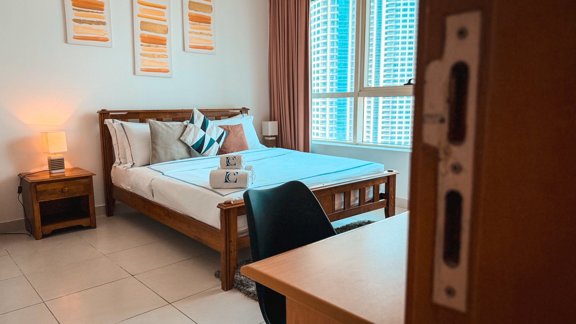 MVT - 1BR with Balcony & Stunning Marina View. 7 Vacation Homes