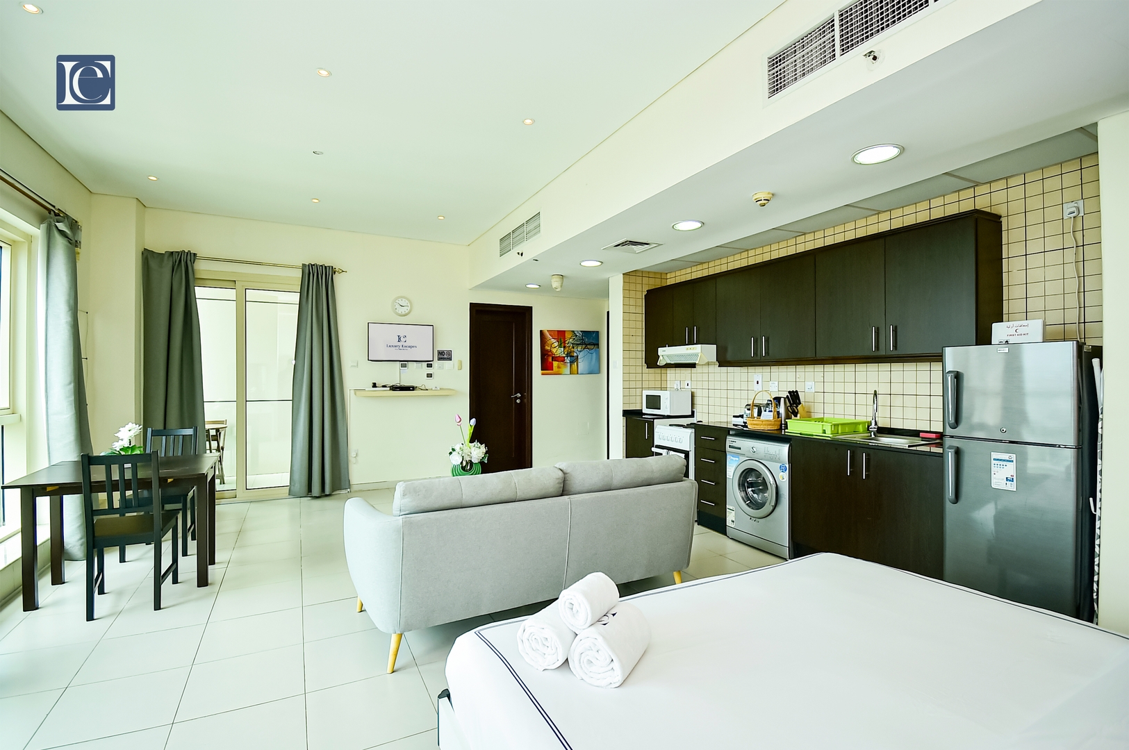 Sea view Apt with balcony in Royal Oceanic Marina 6 Vacation Homes