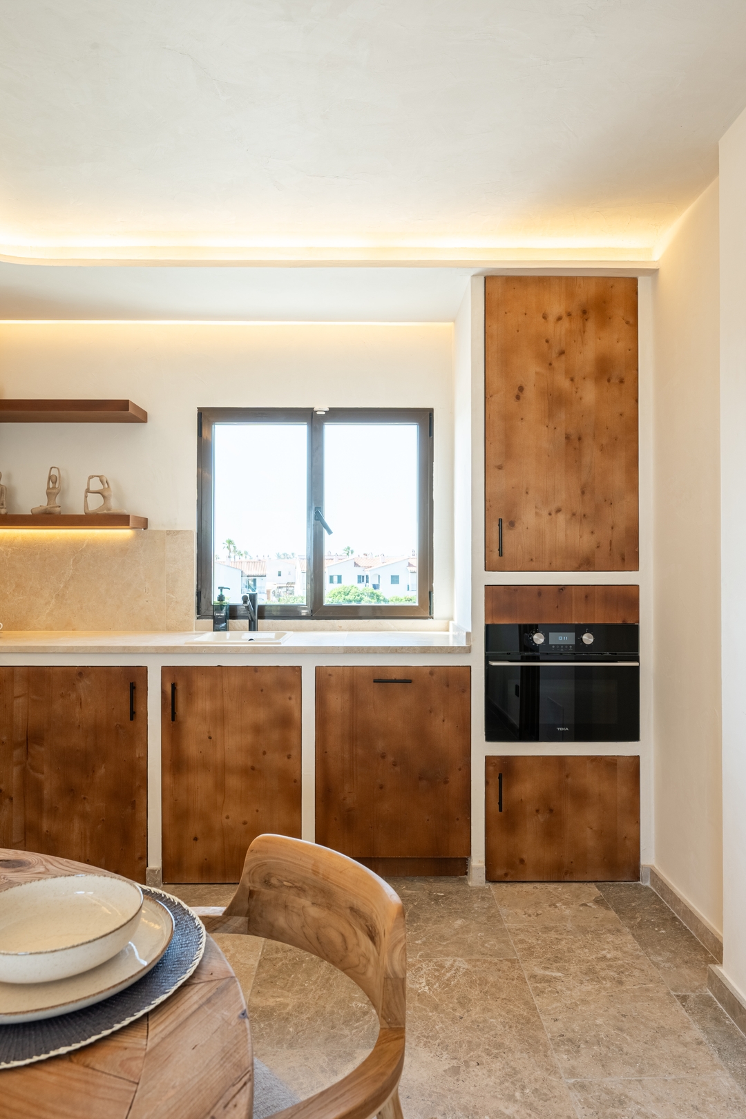 12- lux apt near beach 2 Templa Stays