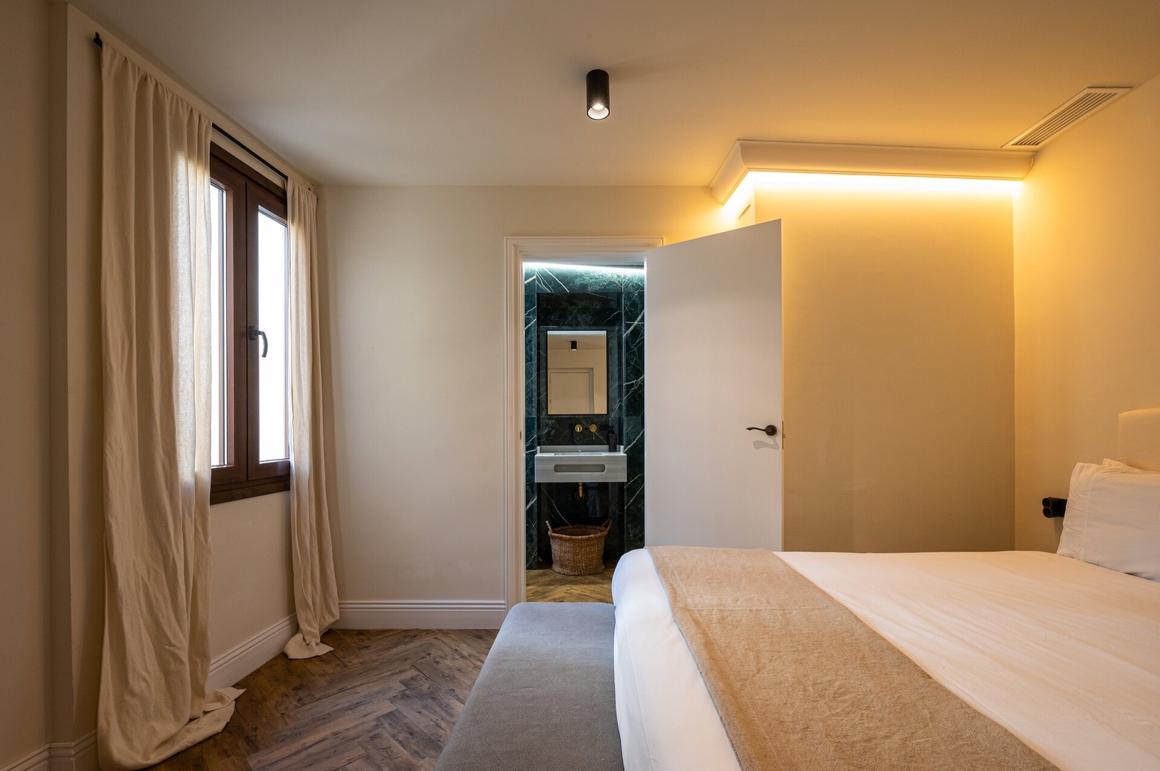 Luxurious 2 bedroom apartment in the center 42 Templa Stays