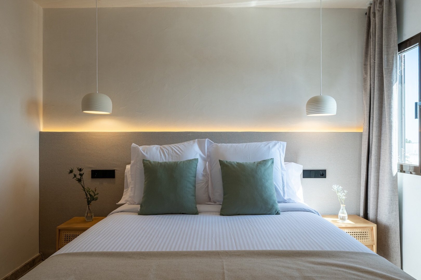 12- lux apt near beach 21 Templa Stays