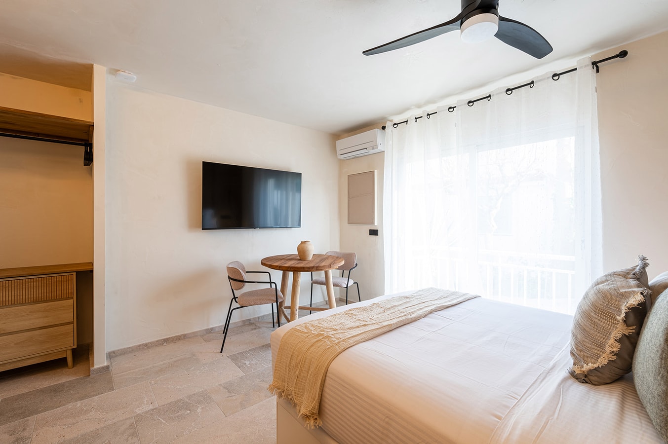 Parking free. Apartamentos de Lujo Arcos de Mares 13 Templa Stays