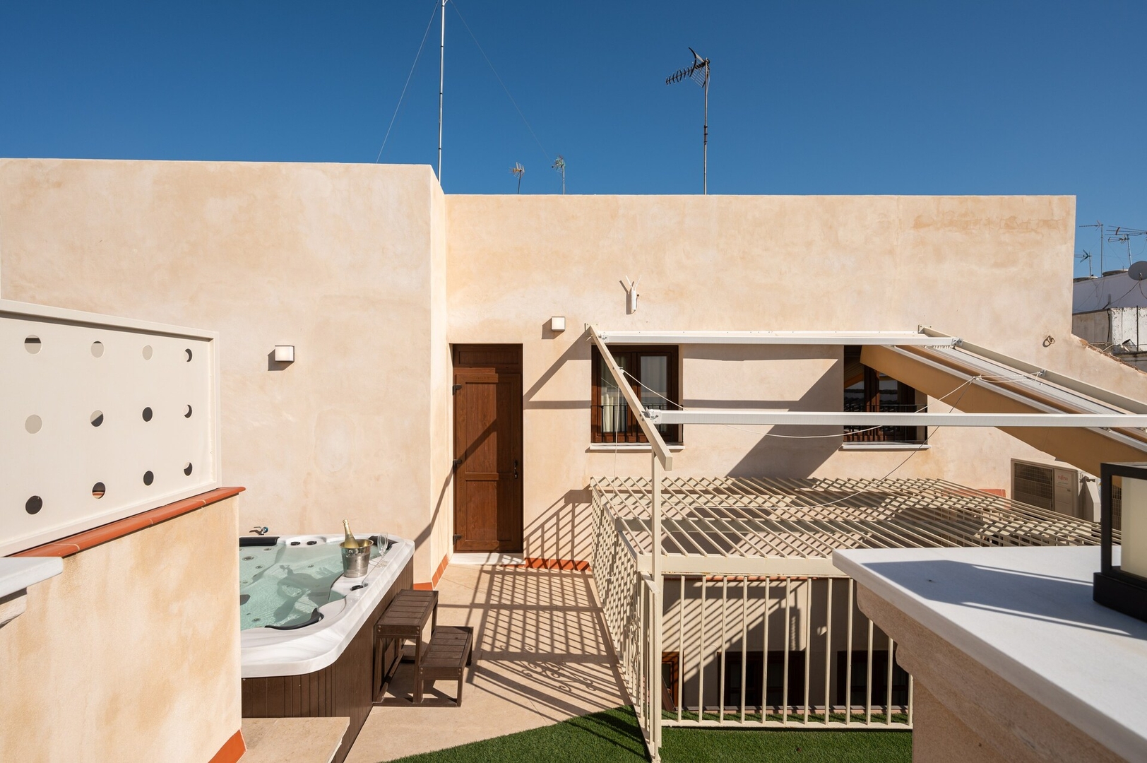 Luxurious 2 bedroom apartment in the center 9 Templa Stays