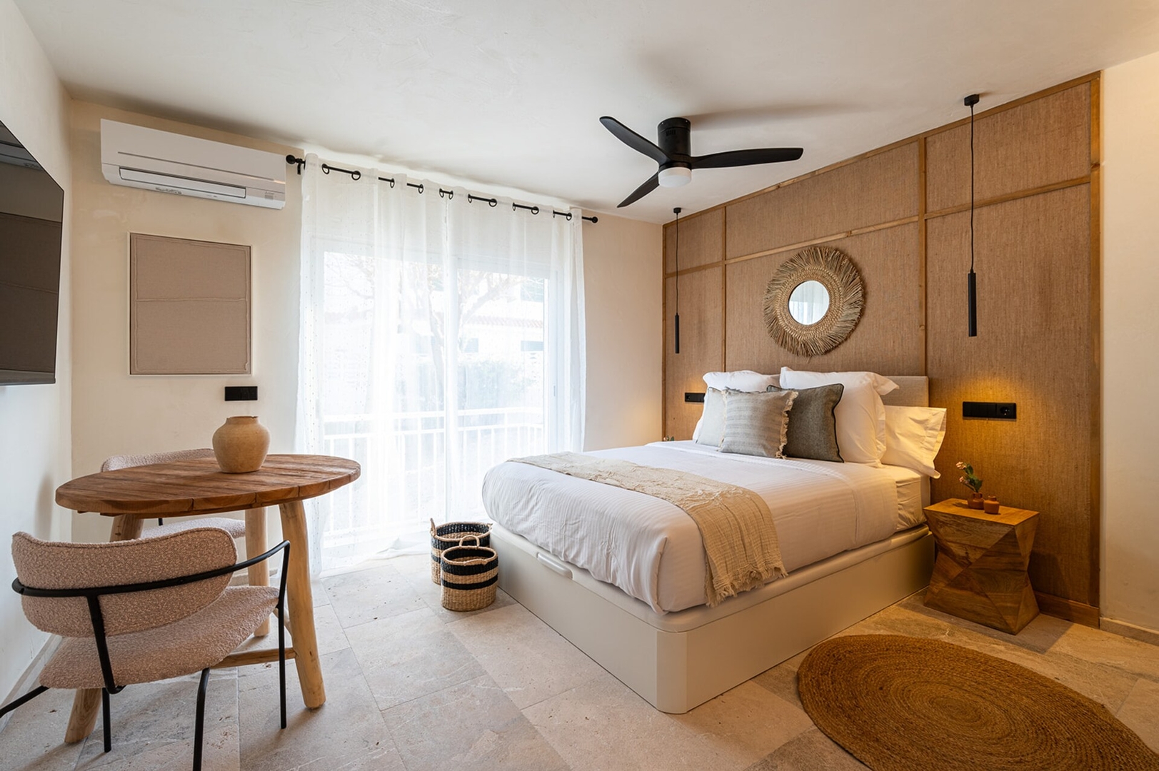 Parking free. Apartamentos de Lujo Arcos de Mares 74 Templa Stays