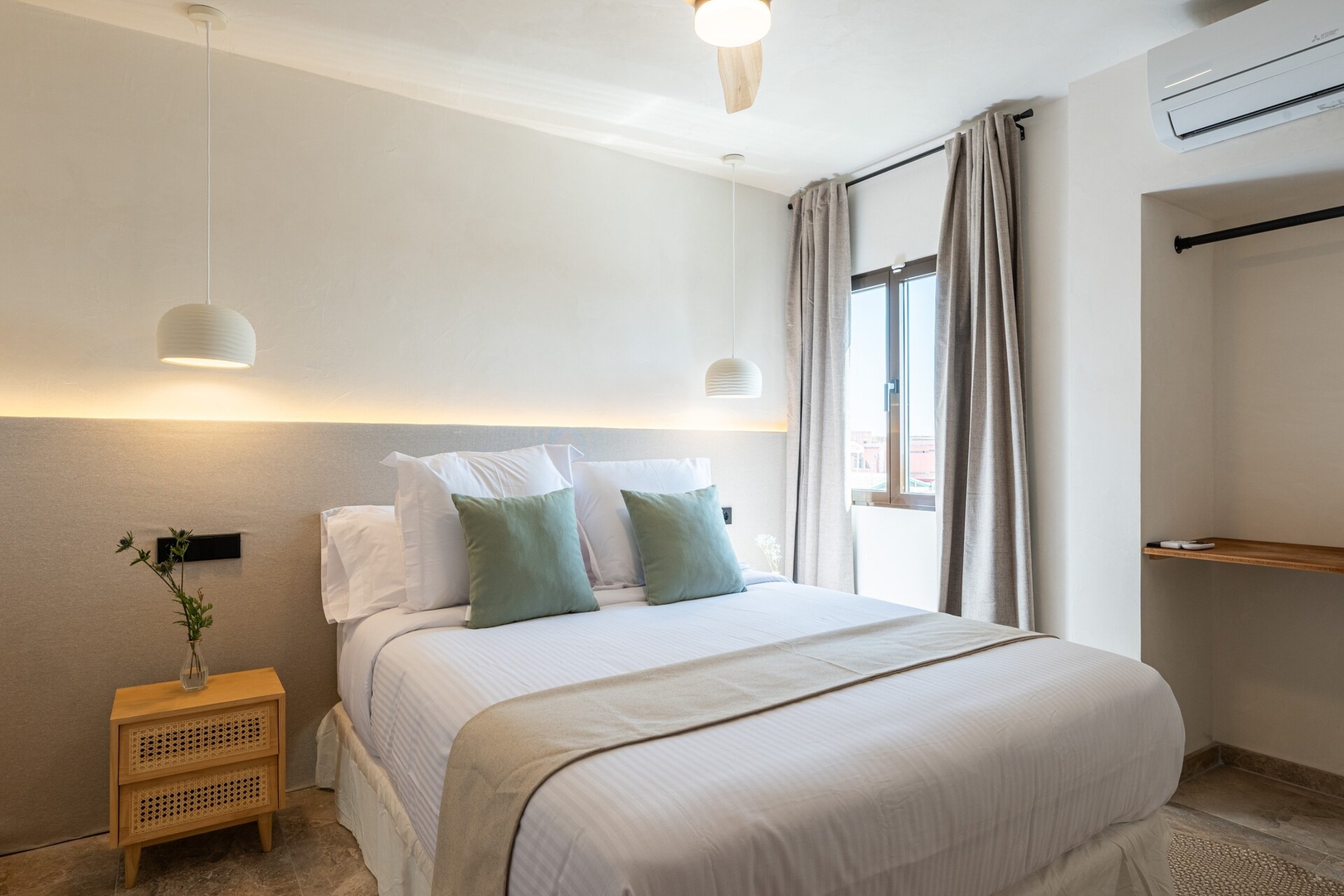 12- lux apt near beach 5 Templa Stays