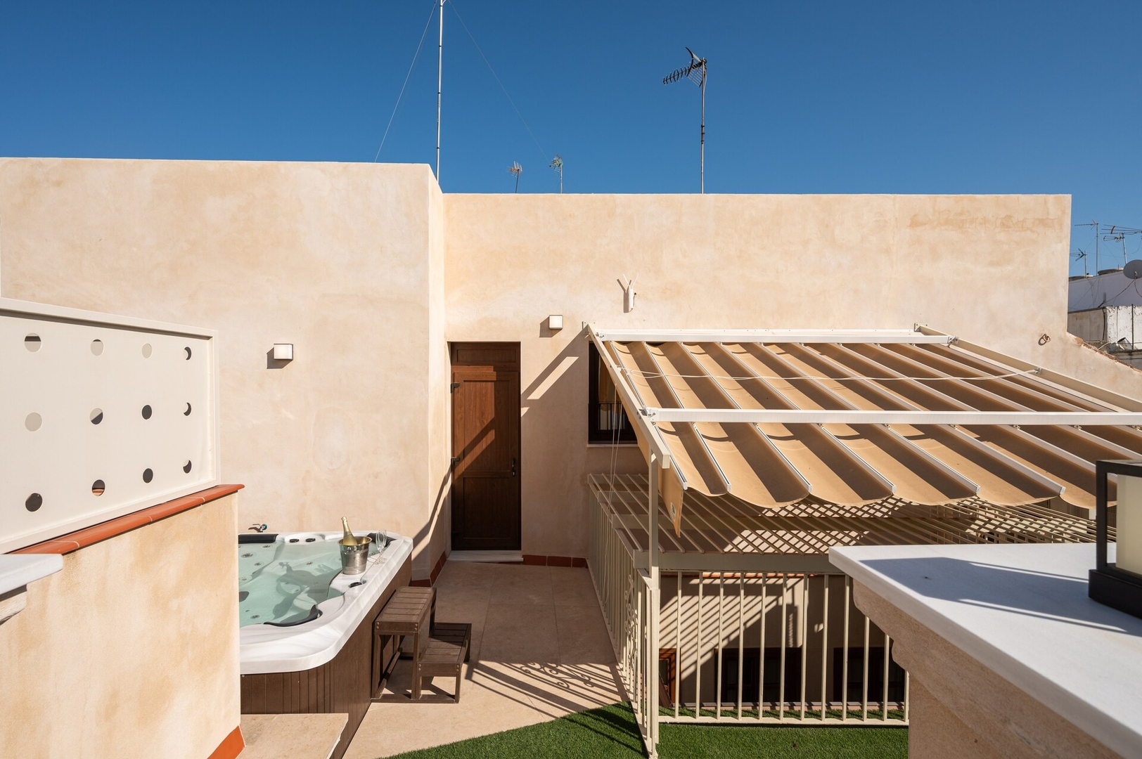 Luxurious 2 bedroom apartment in the center 12 Templa Stays