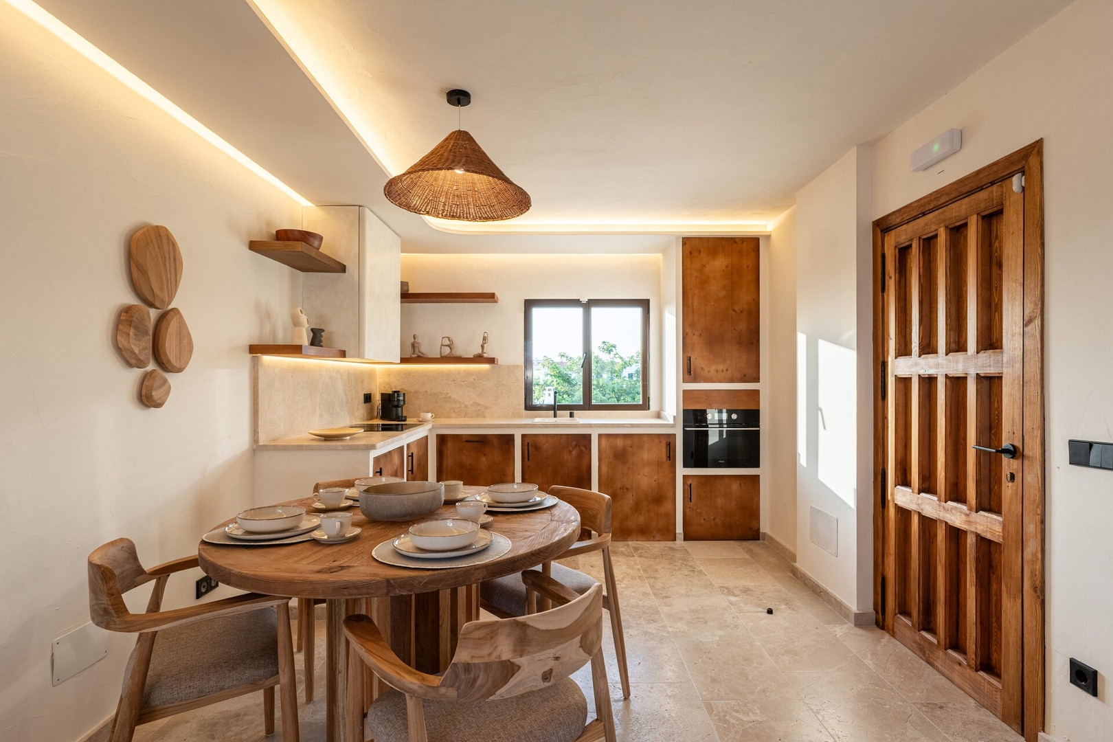8- Just release! Brand new apt 2 Templa Stays