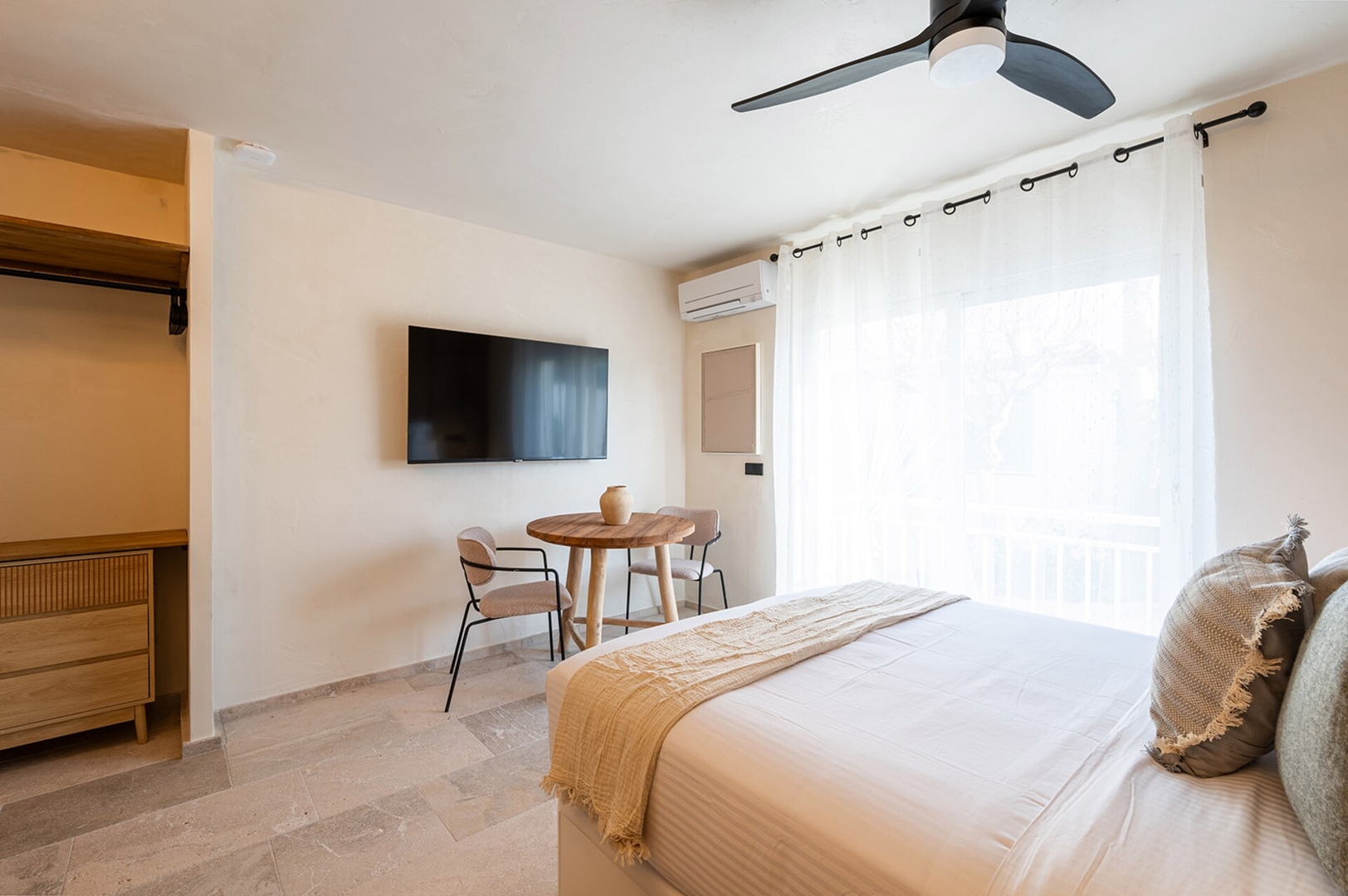 Parking free. Apartamentos de Lujo Arcos de Mares 72 Templa Stays