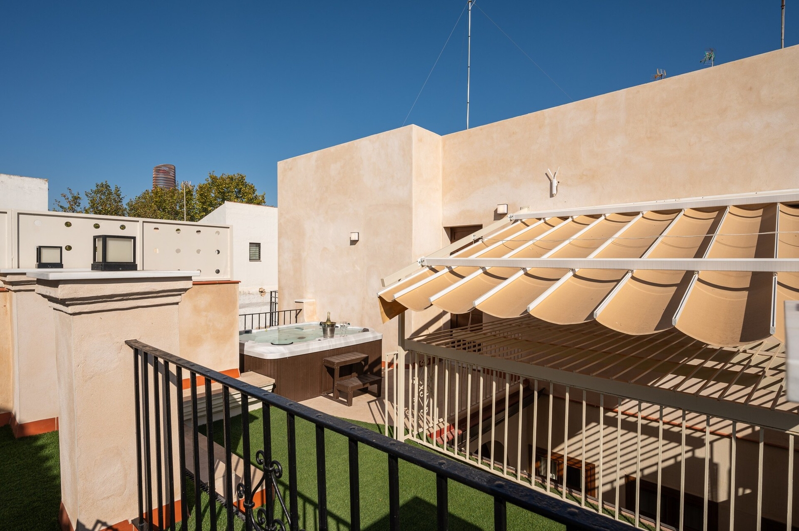 Luxurious 2 bedroom apartment in the center 13 Templa Stays