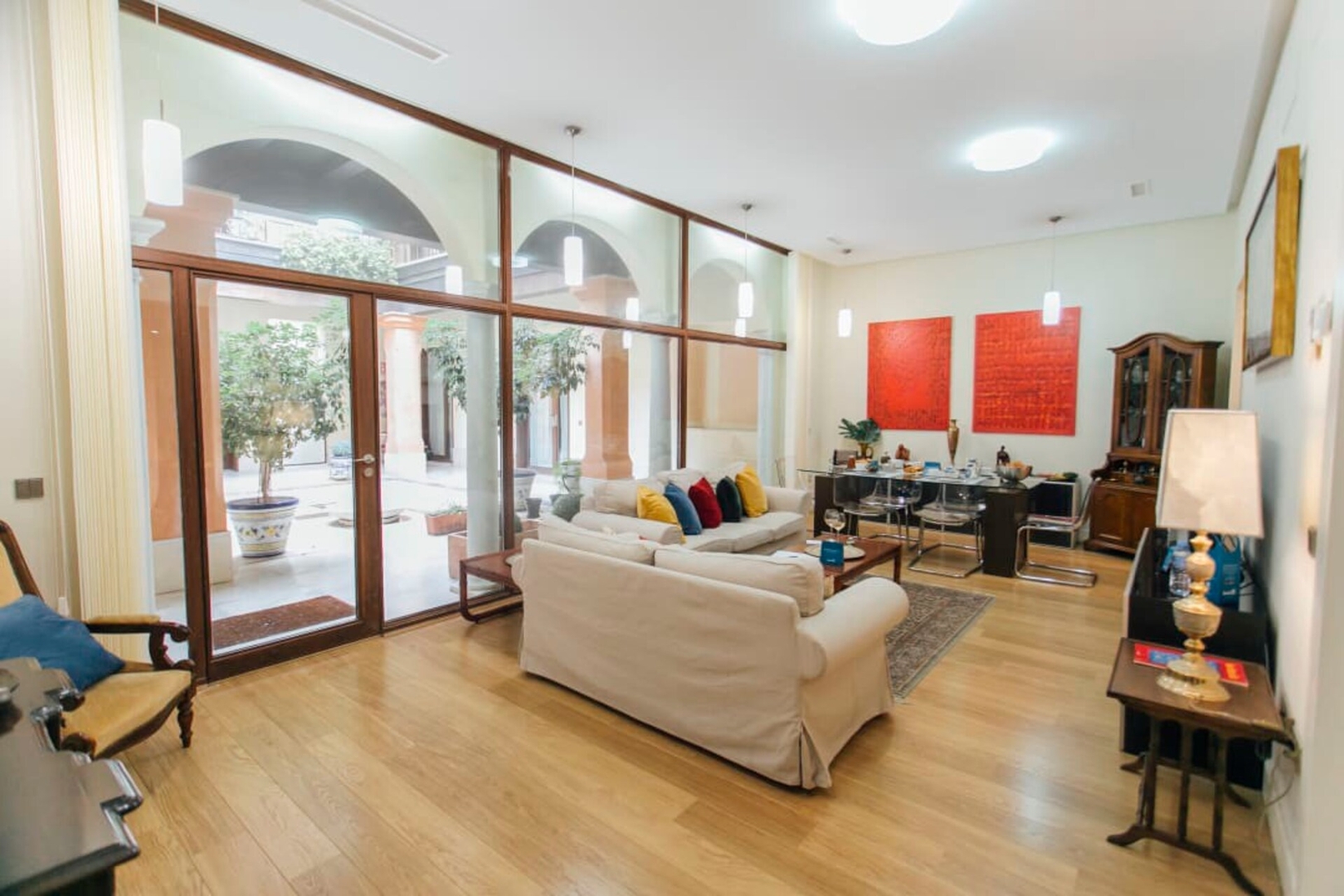 Impresionante y exclusivo patio interior 2BR. 1 Templa Stays