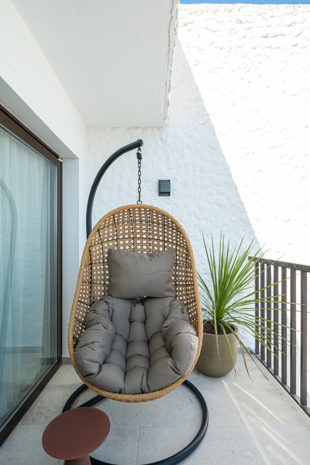 12- lux apt near beach 1 Templa Stays