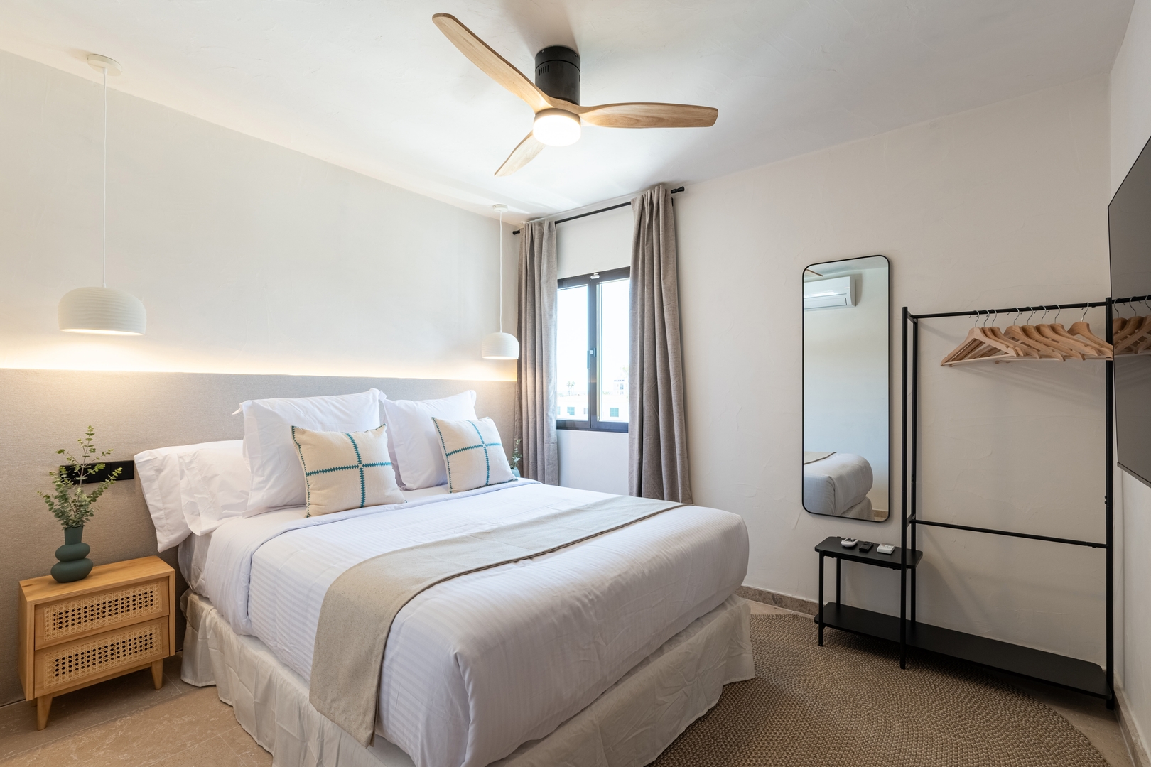 9- New 4px Netflix & pool 5 Templa Stays