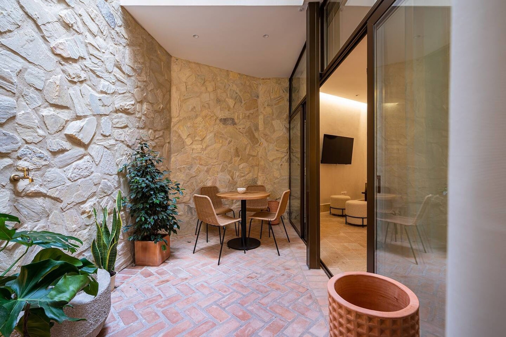 Nuevo! Apt con Patio Privado para 8 pax 67 Templa Stays