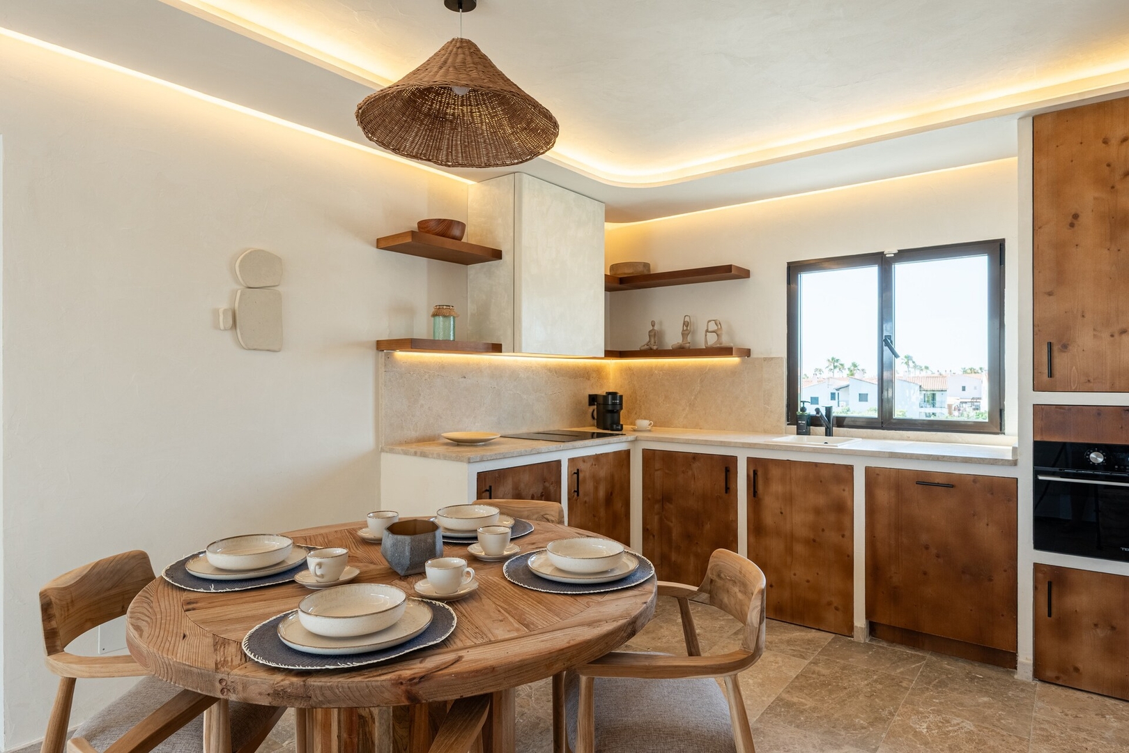 12- lux apt near beach 23 Templa Stays