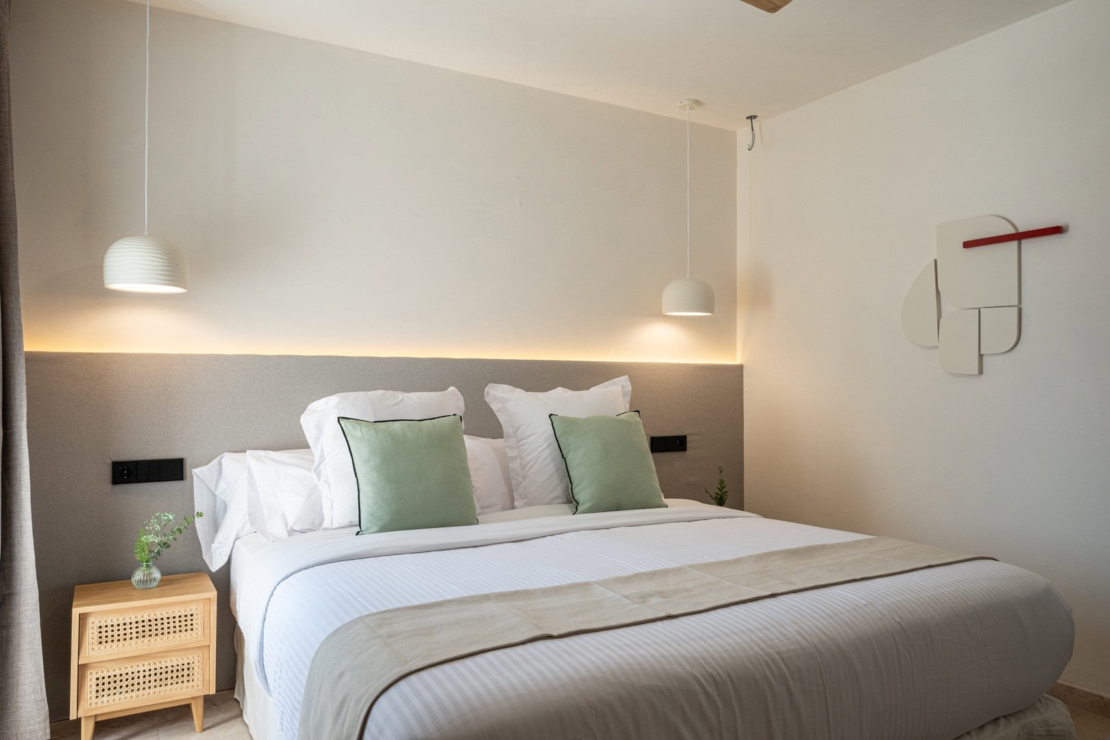 16- New! Netflix & Sauna 20 Templa Stays