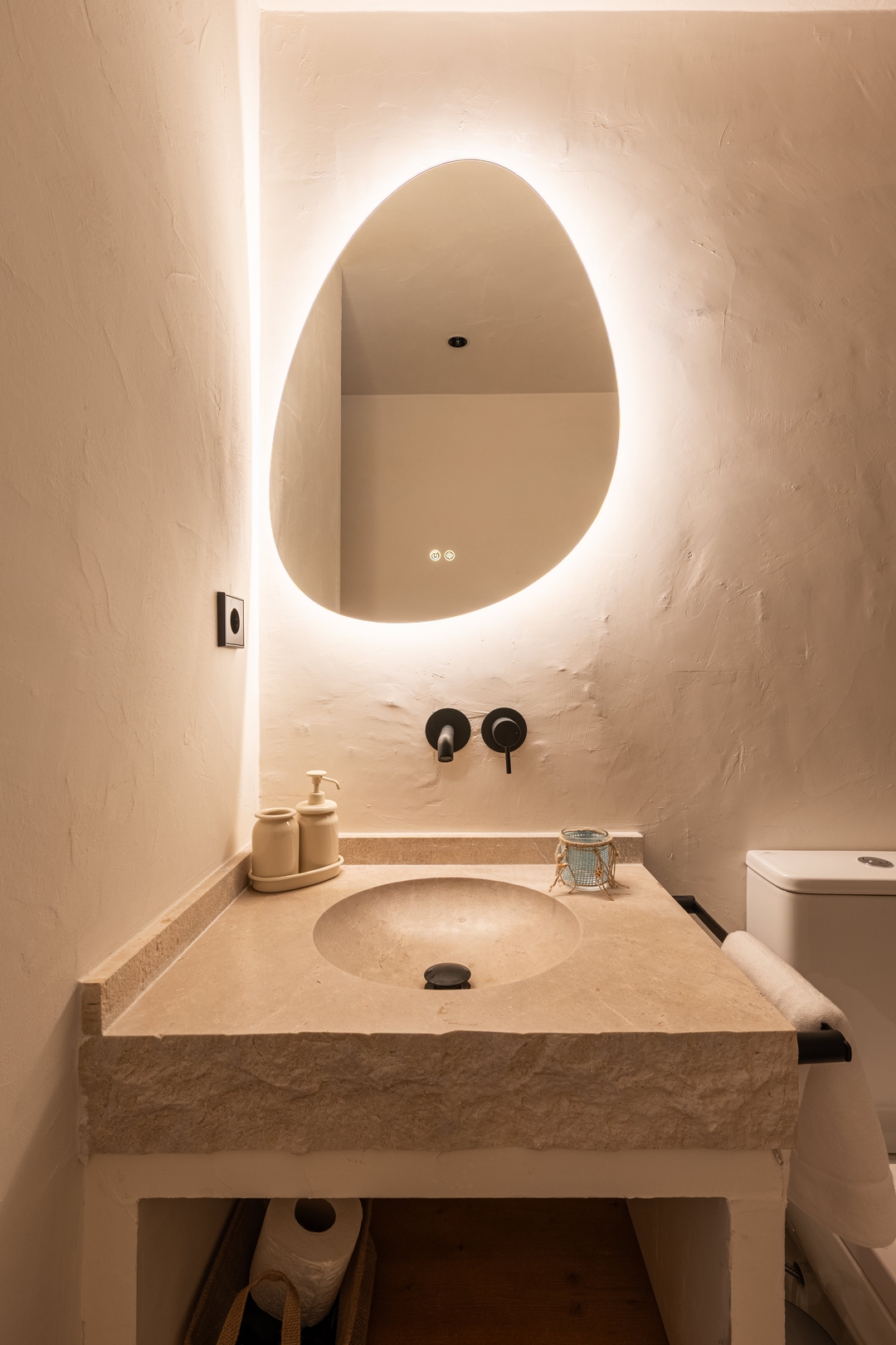 6- Netflix & Chill in Menorca 19 Templa Stays