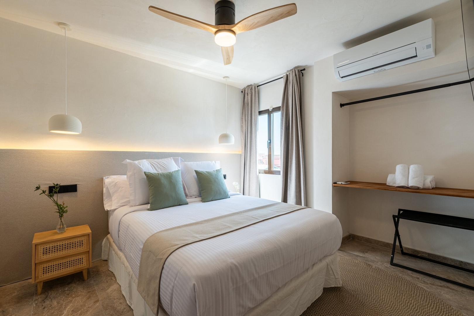 12- lux apt near beach 19 Templa Stays