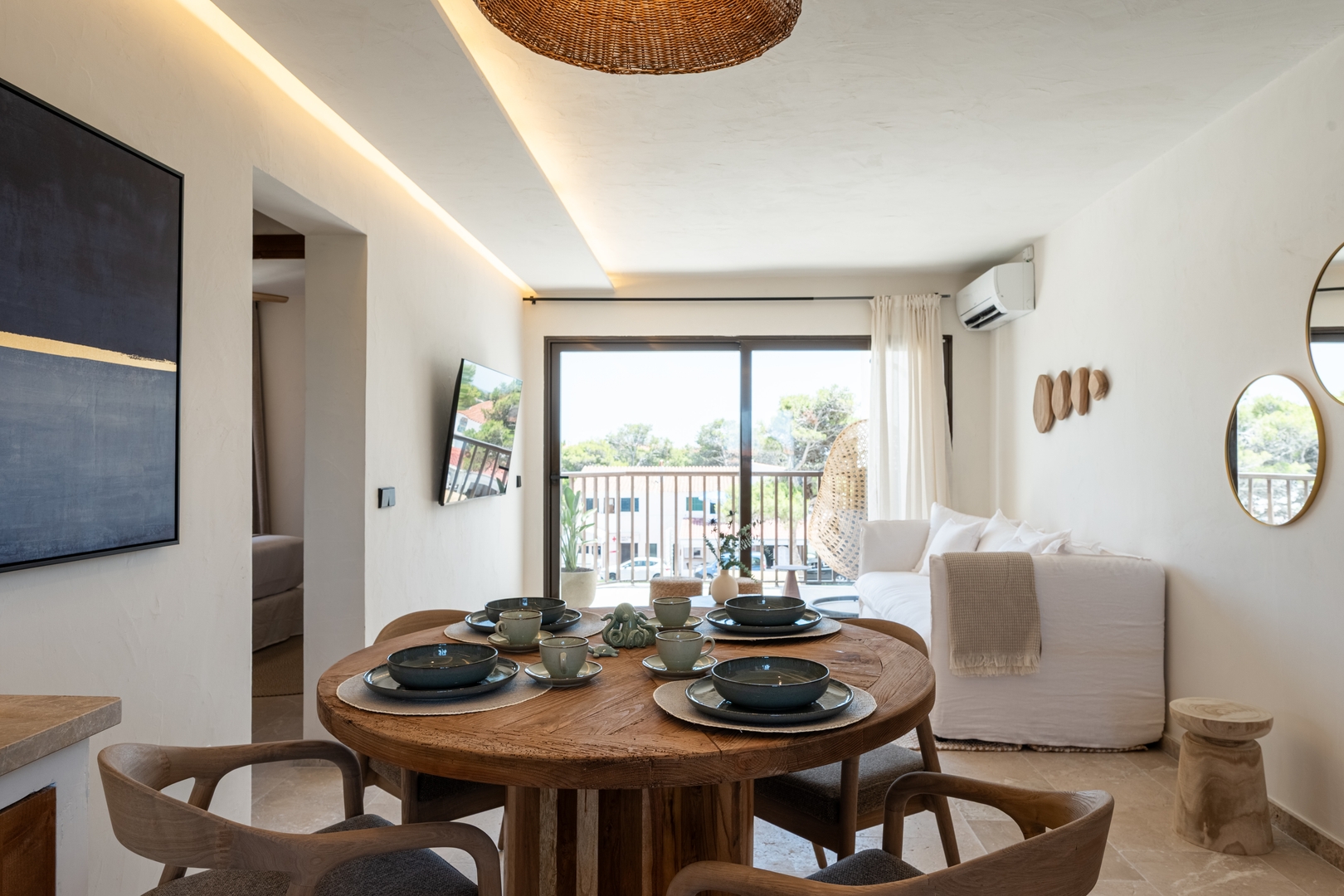 9- New 4px Netflix & pool 10 Templa Stays