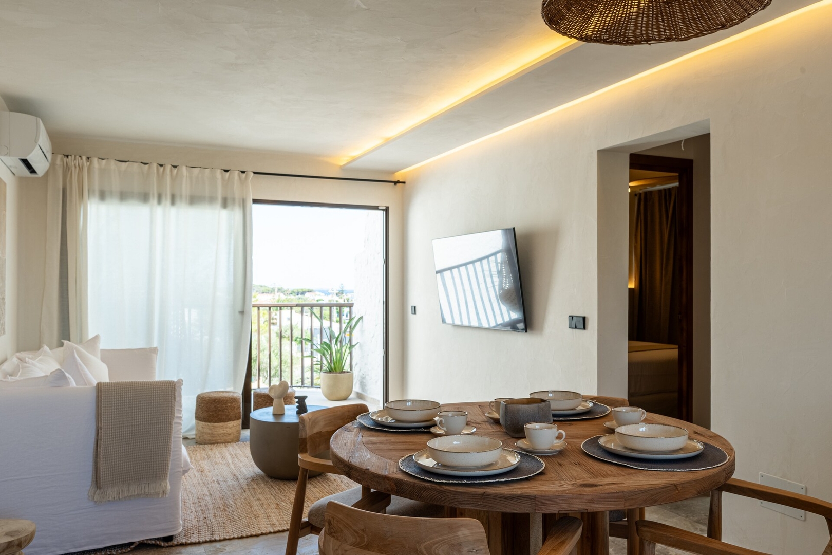 12- lux apt near beach 7 Templa Stays