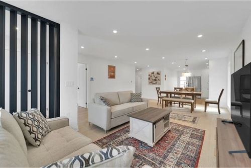 Five Bed | Four Bath | Gourmet Kitchen | Etobicoke