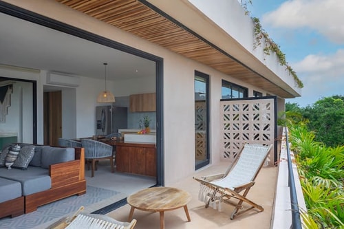 LIRIO  Master Bedroom with inside pool