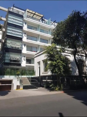 VH | Roma Loft | gym + piscina & wifi | 200 7 Virtual Homes