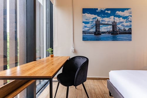 VH | Roma Nte | Stylish apt + Balcony & Gym | 299 2 Virtual Homes