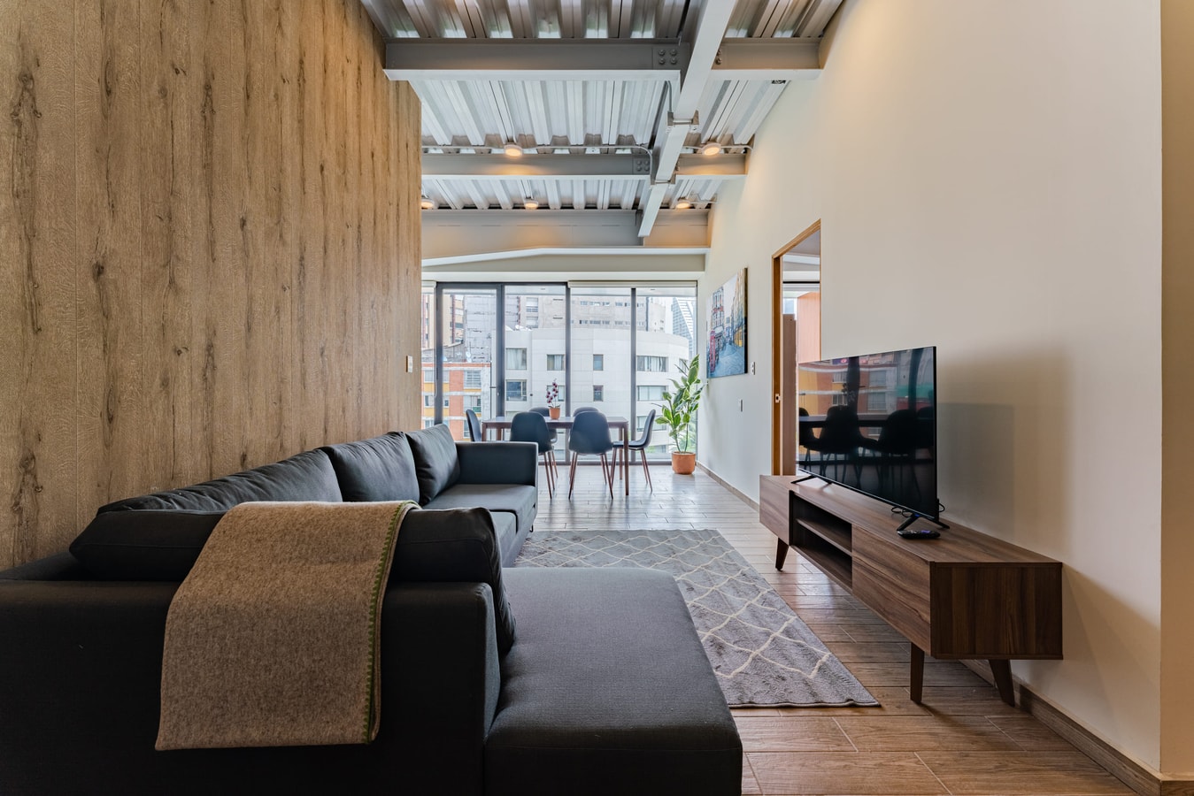 VH | Roma Nte | Comfy apt + wifi & washer | 303 Virtual Homes