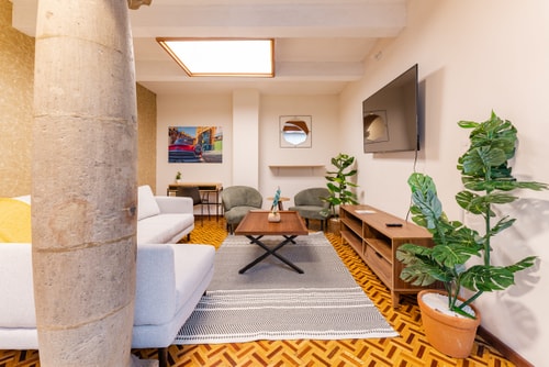 VH | Great House Polanco | Parking & Backyard | 18 37 Virtual Homes