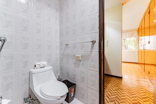 VH | Great House Polanco | Parking & Backyard | 18 48 Virtual Homes