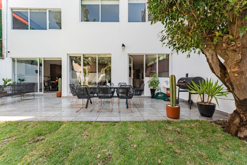 VH | Great House Polanco | Parking & Backyard | 18 10 Virtual Homes