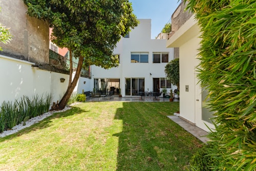 VH | Great House Polanco | Parking & Backyard | 18 5 Virtual Homes