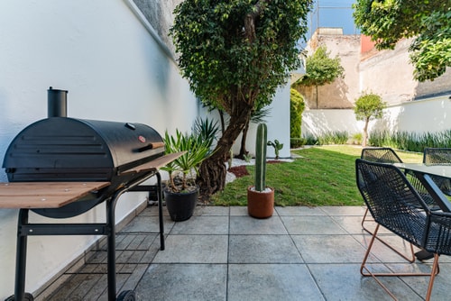 VH | Great House Polanco | Parking & Backyard | 18 11 Virtual Homes