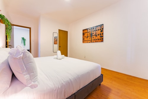 VH | Comfy Apt Condesa | 2 BR + Balcony | 214 31 Virtual Homes