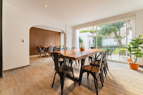 VH | Great House Polanco | Parking & Backyard | 18 16 Virtual Homes