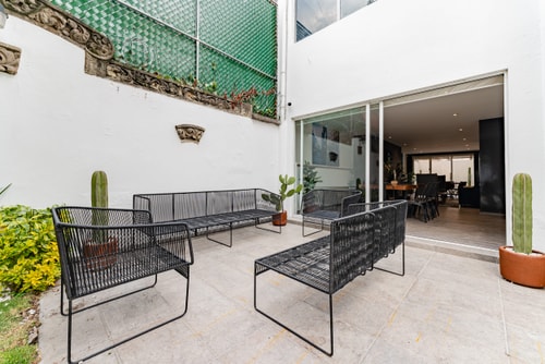 VH | Great House Polanco | Parking & Backyard | 18 8 Virtual Homes