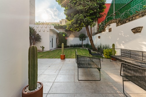 VH | Great House Polanco | Parking & Backyard | 18 9 Virtual Homes
